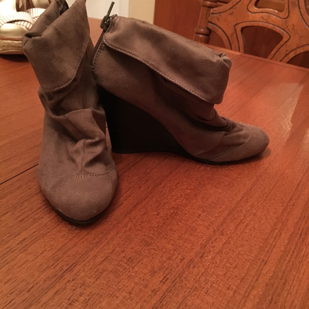 Kenneth Cole ankle boot
